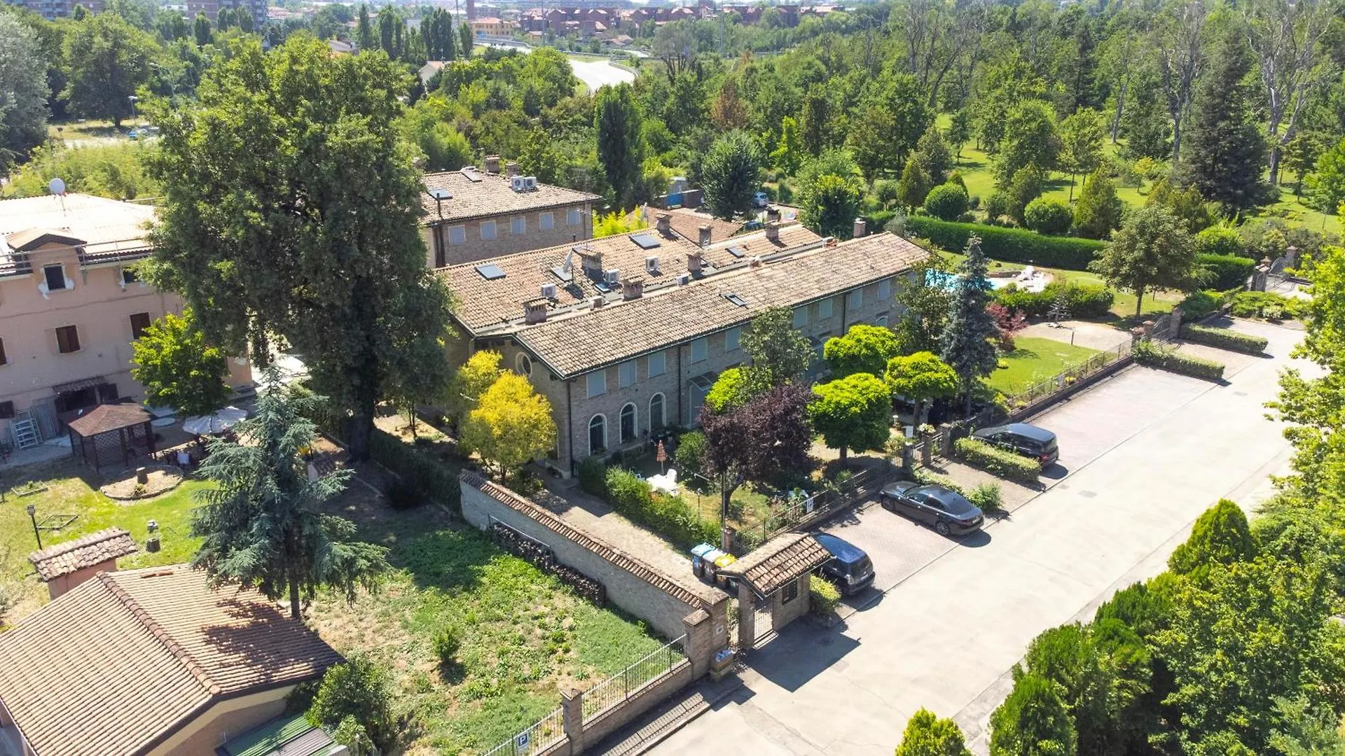 Residence Antico Borgo Modena Aparthotel